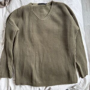 Jenni Kayne Green V-Neck Sweater with Ribbed Knit